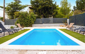 Beautiful Home In Seline With Private Swimming Pool, Can Be Inside Or Outside